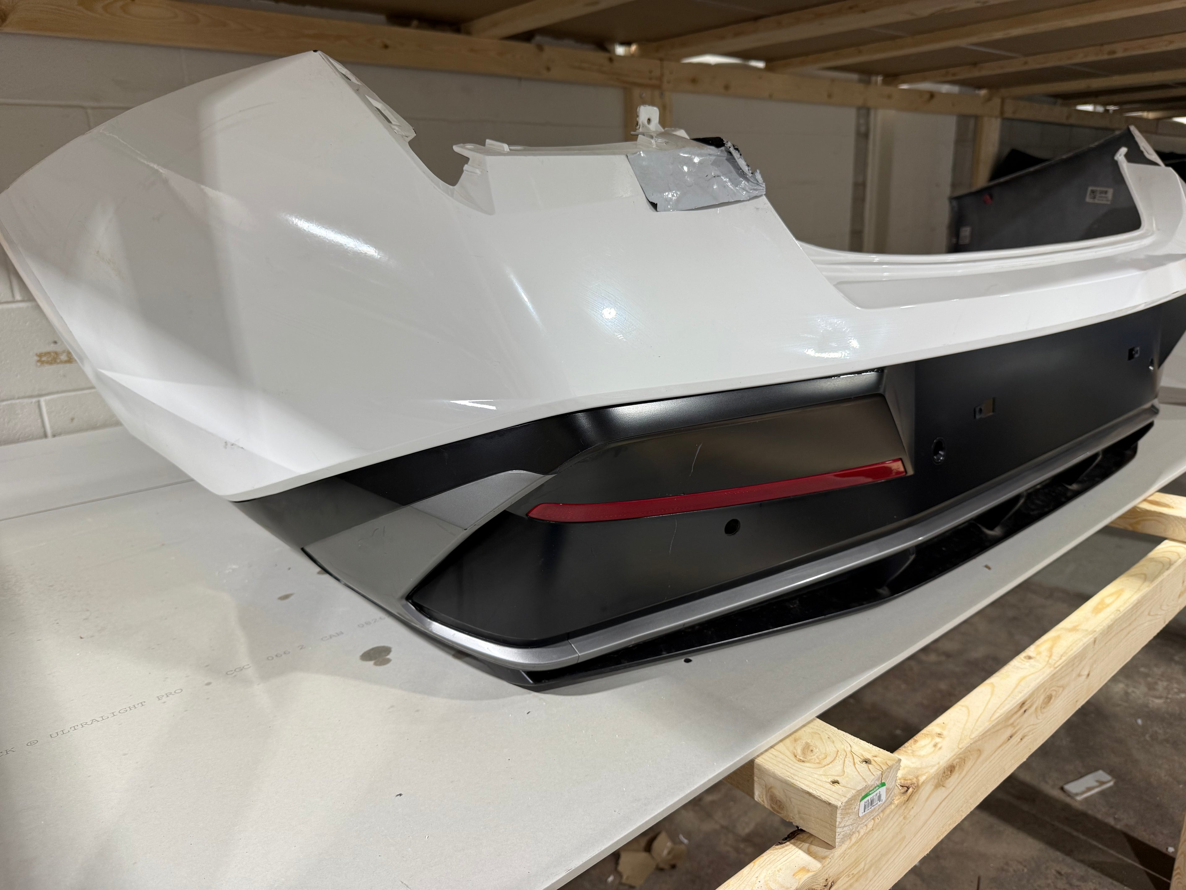 2024, 2025, 2026 Hyundai  Elantra  Rear Bumper Assembly (Reflectors & License Plate Lights)