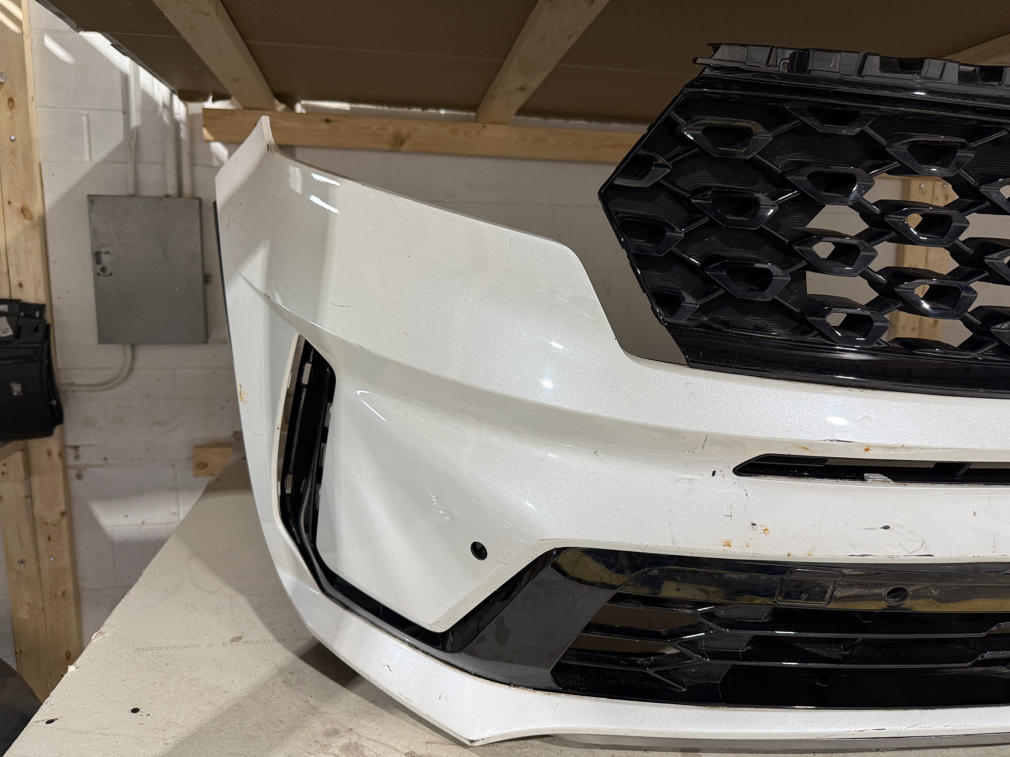 2021, 2022, 2023 KIA Sorento Front Bumper Assembly (Camera + Sensors)