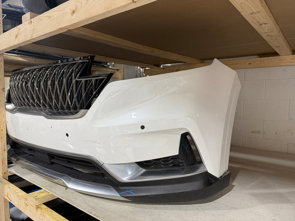 2021, 2022, 2023, 2024 KIA Carnival Front Bumper Assembly (Camera/Sensors/Radar)