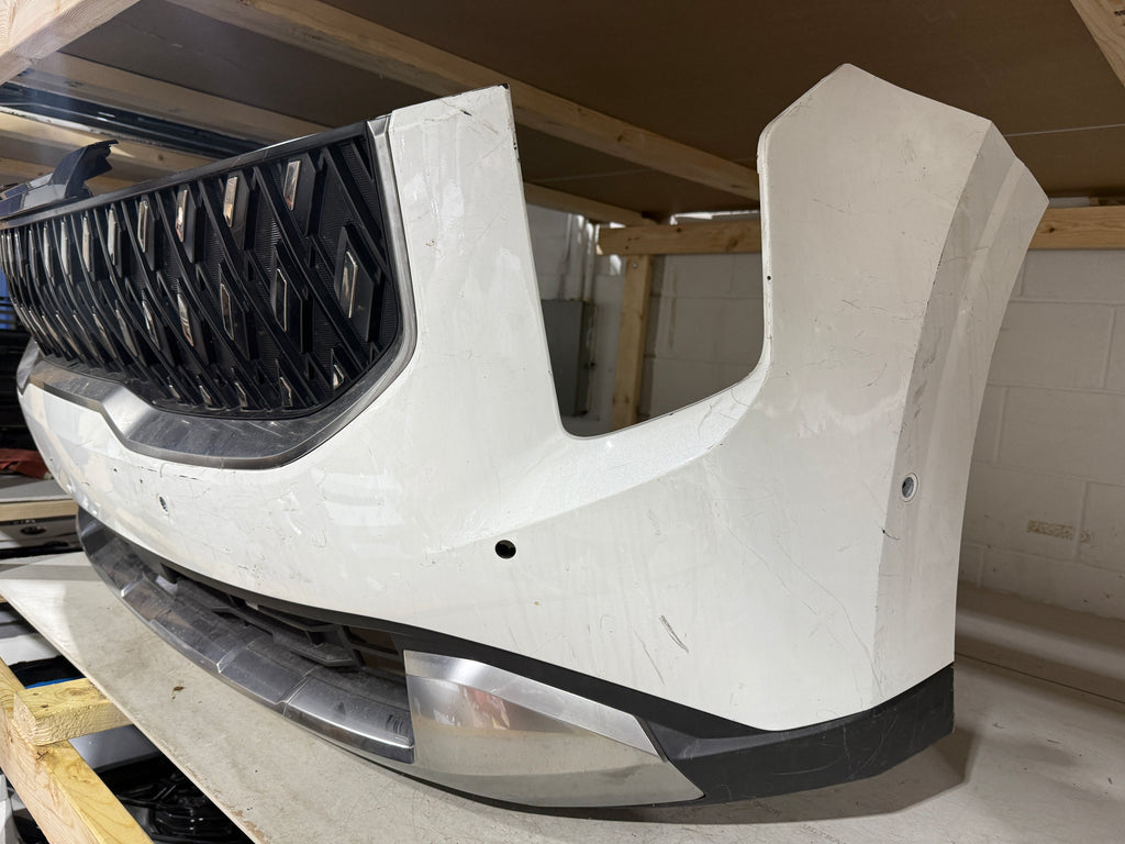 2025 KIA Carnival Front Bumper Assembly (Camera/Sensors/Radar)