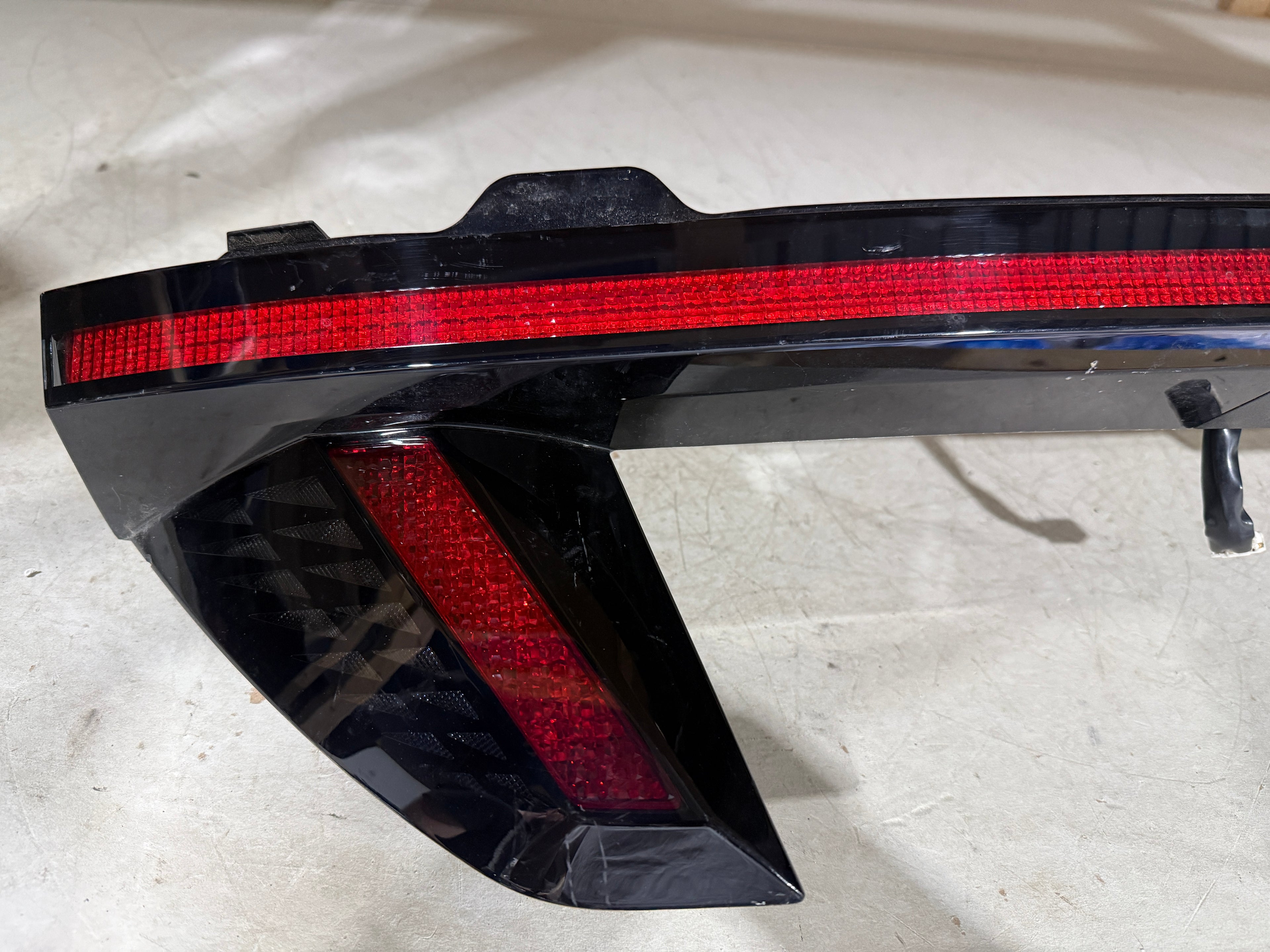 2022, 2023, 2024 Hyundai  Tucson Trunk Mounted Centre 3rd Break Light (Tail-Light) (Camera and License Plate Lights Included)