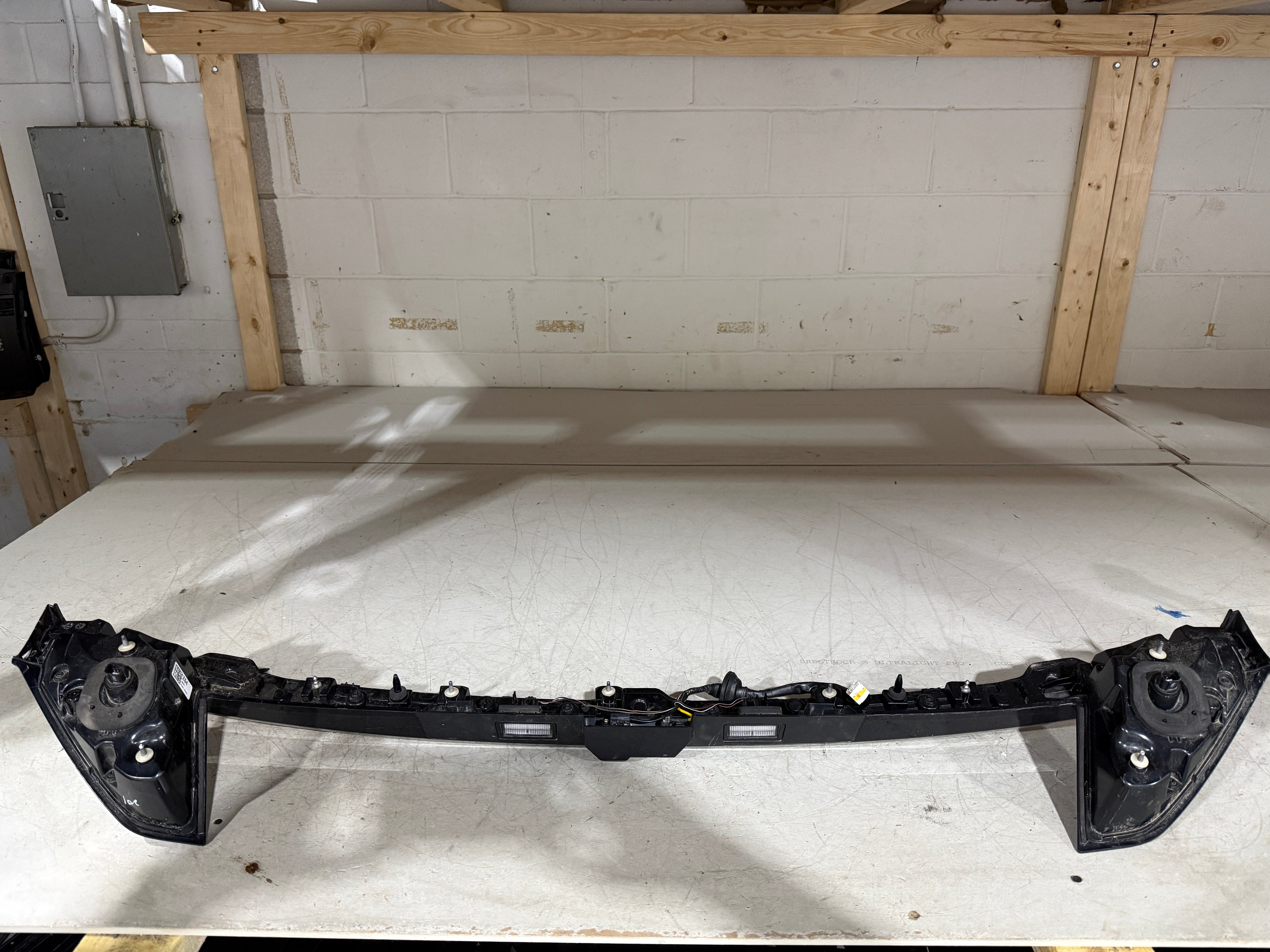 2022, 2023, 2024 Hyundai  Tucson Trunk Mounted Centre 3rd Break Light (Tail-Light) (Camera and License Plate Lights Included)