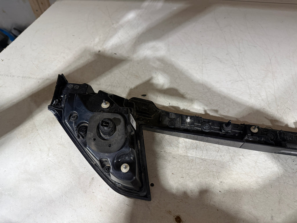 2022, 2023, 2024 Hyundai  Tucson Trunk Mounted Centre 3rd Break Light (Tail-Light) (Camera and License Plate Lights Included)