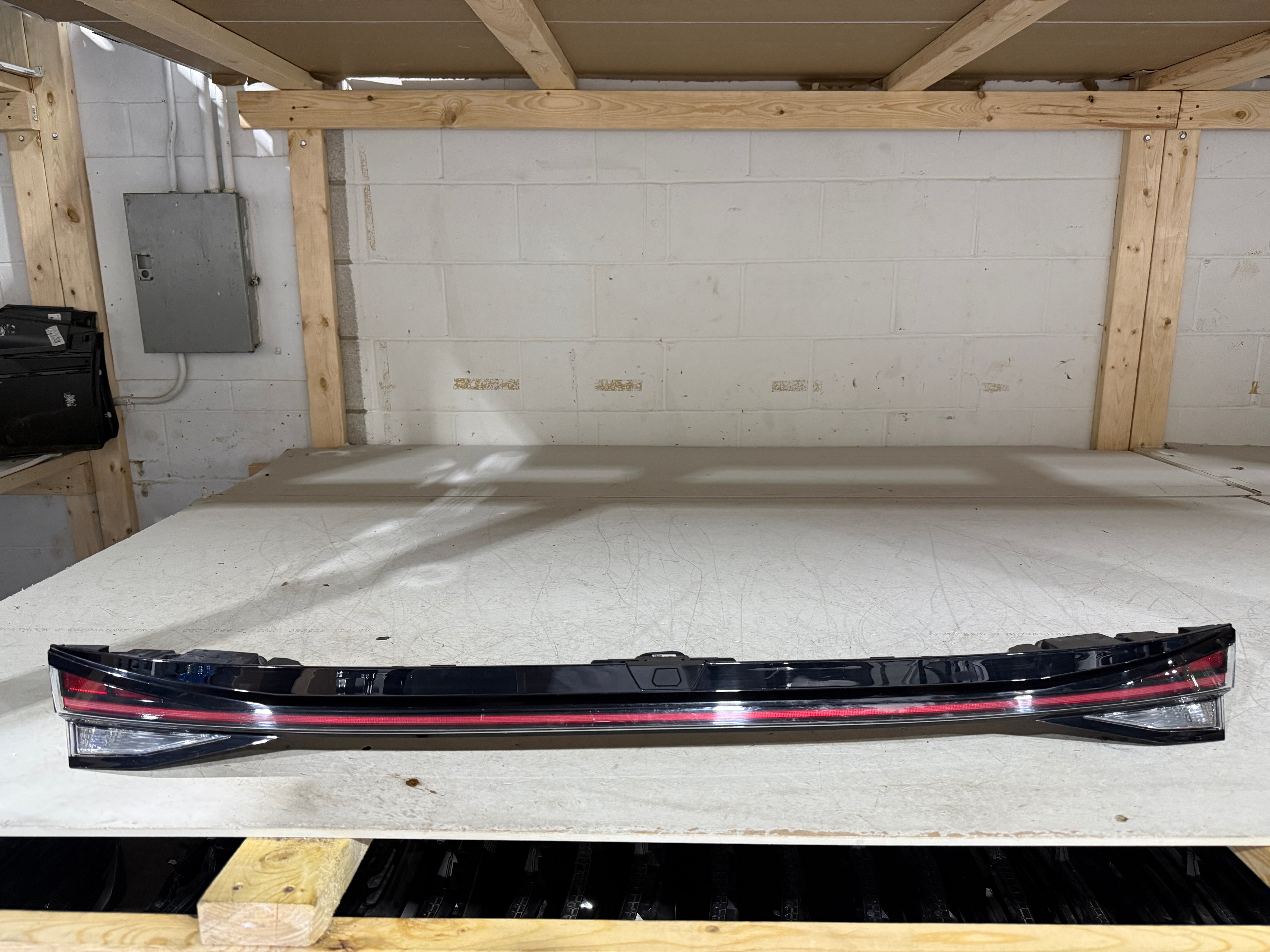 2021, 2022, 2023 Hyundai  Elantra  Trunk Mounted Centre 3rd Break Light (Tail-Light) Middle