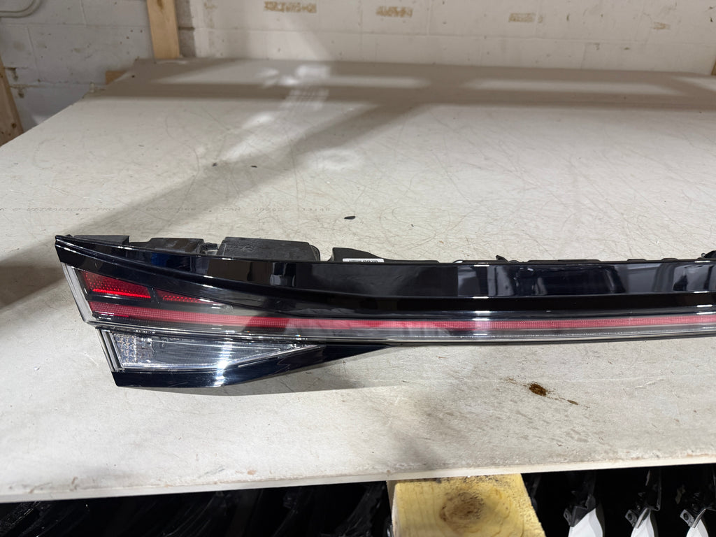 2021, 2022, 2023 Hyundai  Elantra  Trunk Mounted Centre 3rd Break Light (Tail-Light) Middle
