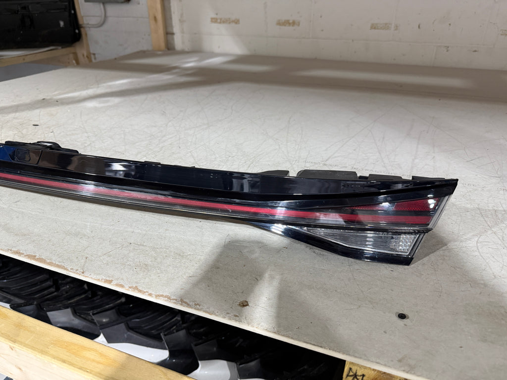 2021, 2022, 2023 Hyundai  Elantra  Trunk Mounted Centre 3rd Break Light (Tail-Light) Middle