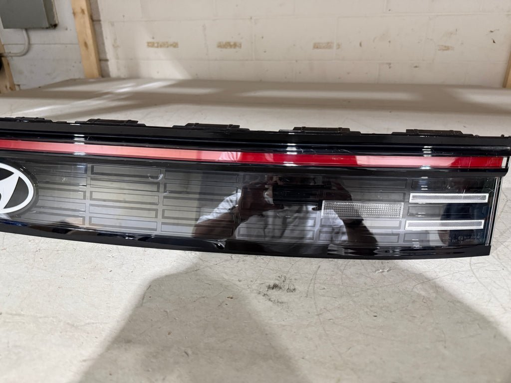 2024, 2025, 2026 Hyundai  Sonata  Trunk Mounted Centre 3rd Break Light (Tail-Light) Middle Tail-Light
