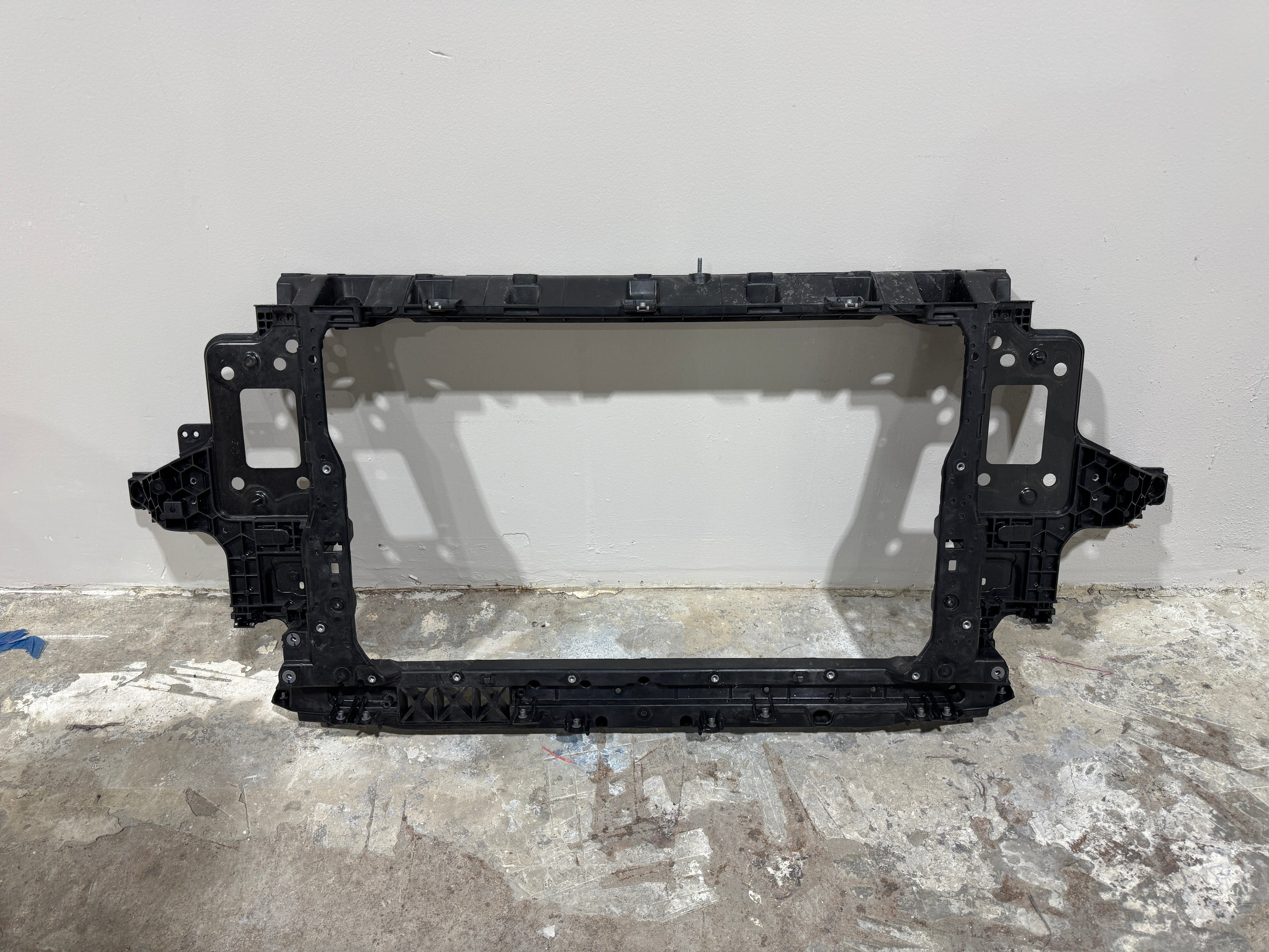 2024, 2025, 2026 KIA Seltos  Core Radiator Support