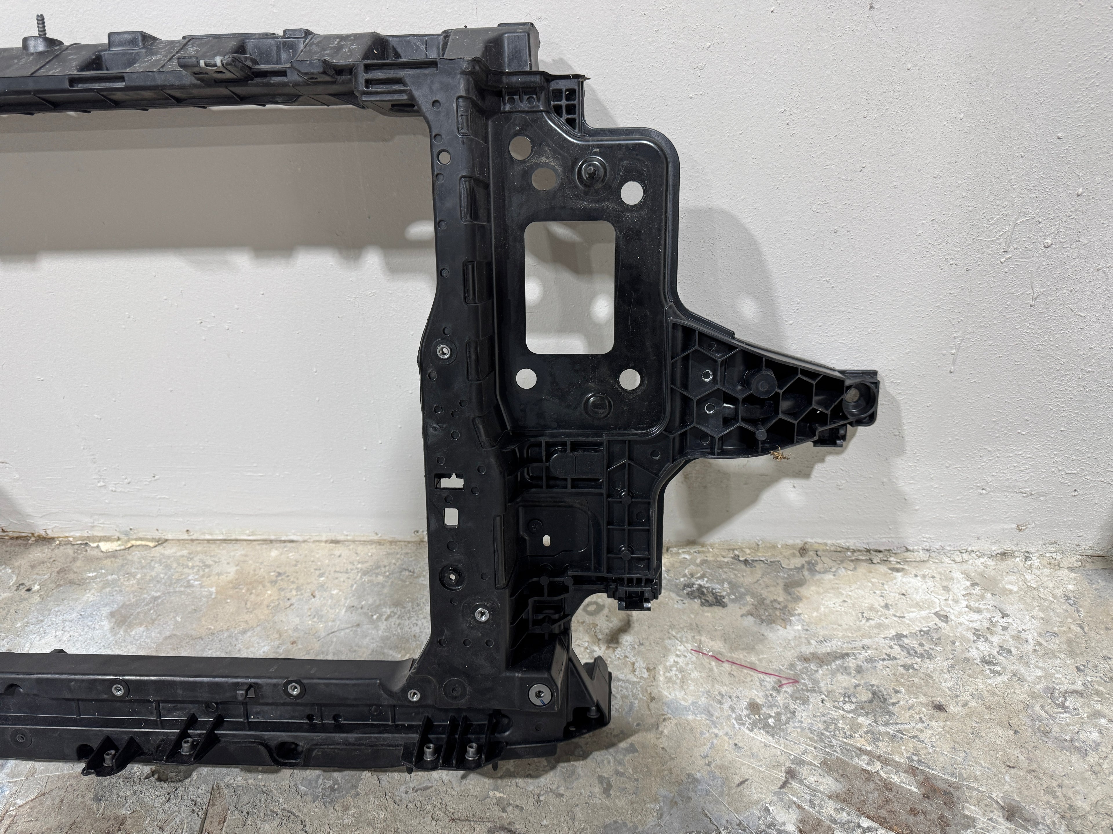 2024, 2025, 2026 KIA Seltos  Core Radiator Support