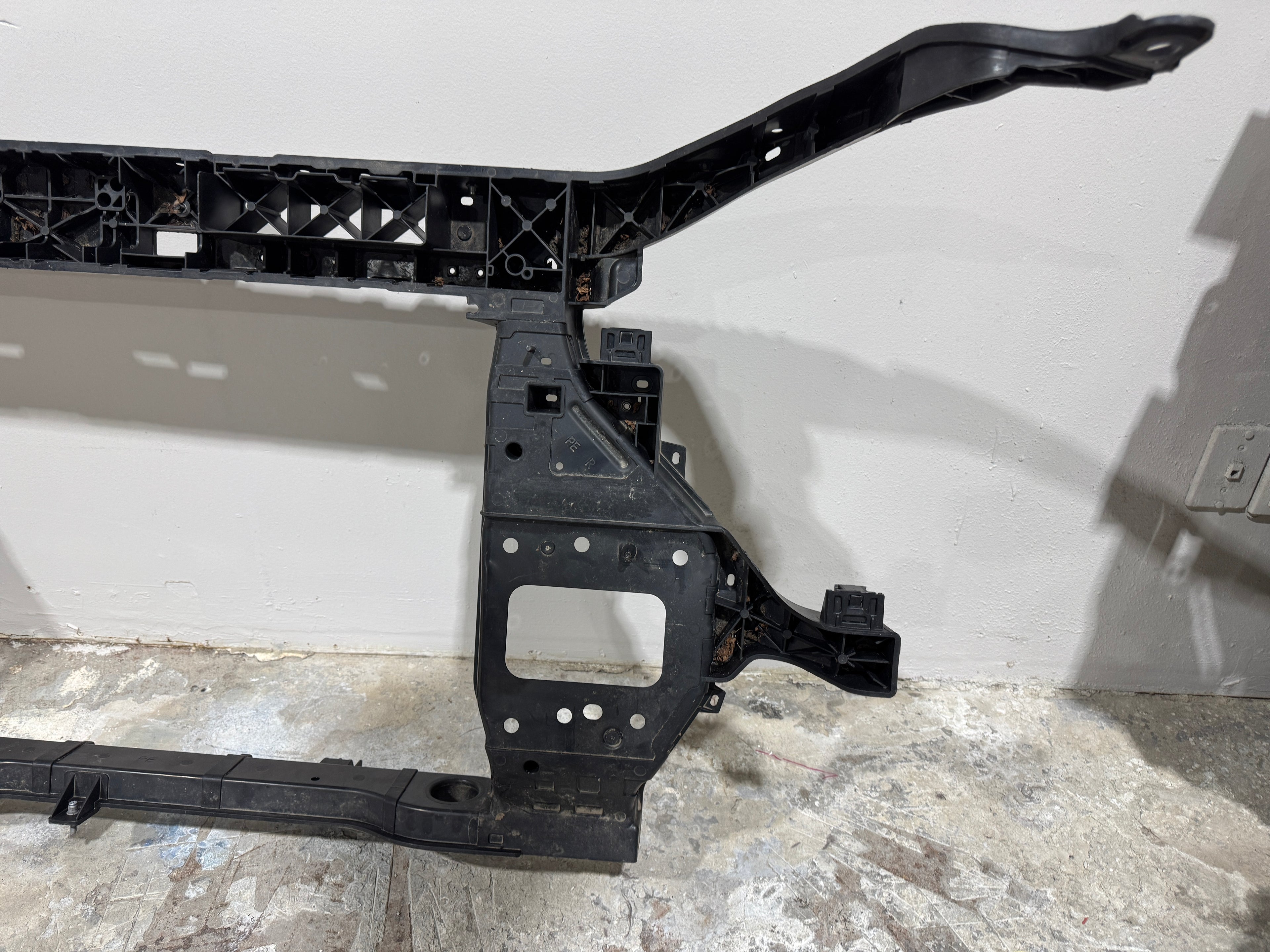2025 KIA Carnival Core Radiator Support