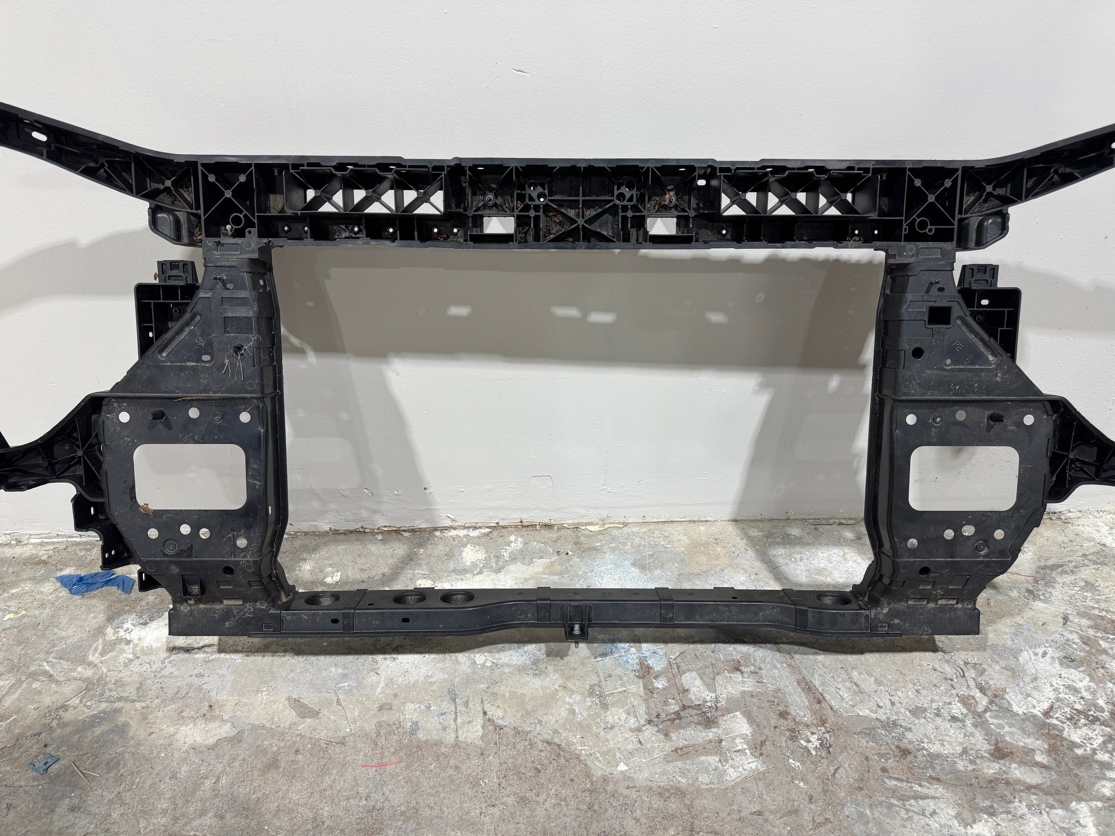 2025 KIA Carnival Core Radiator Support