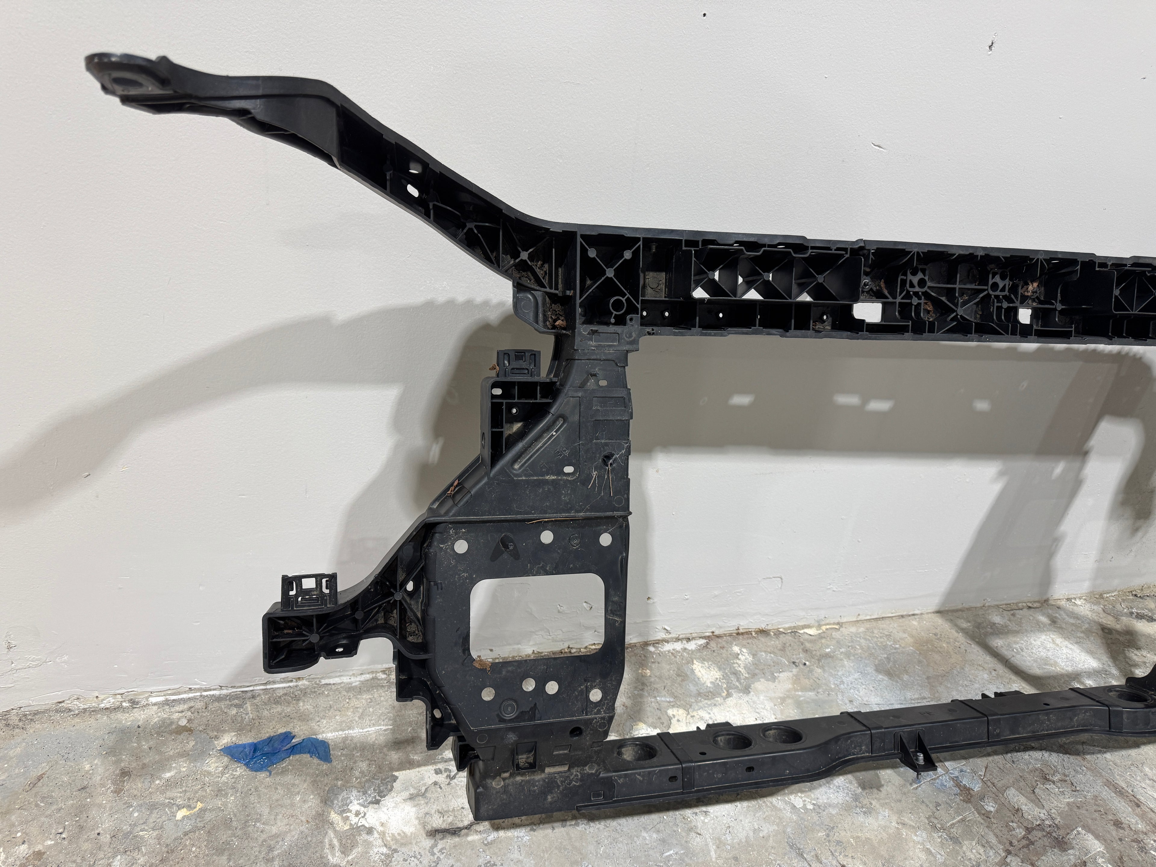 2025 KIA Carnival Core Radiator Support